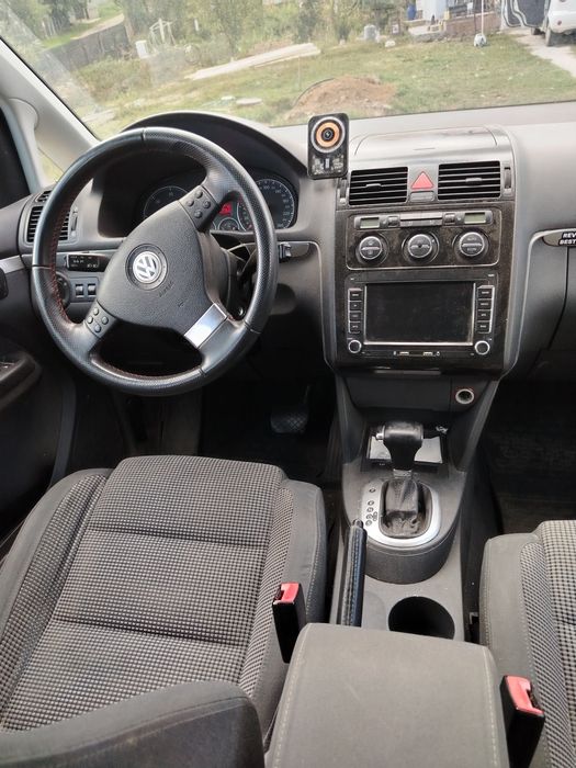 Volkswagen Touran diesel, 2.695 € — imagine 4