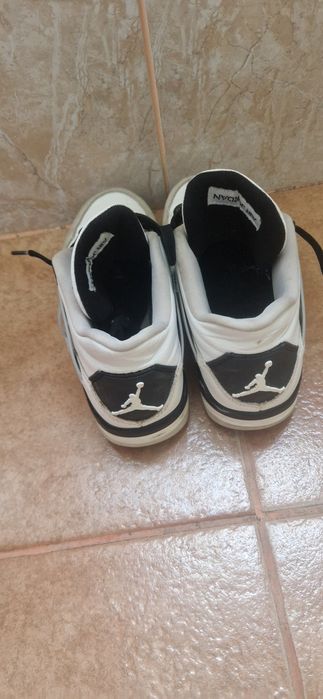 Air Jordan 4 Retro Military Black fac si schimb