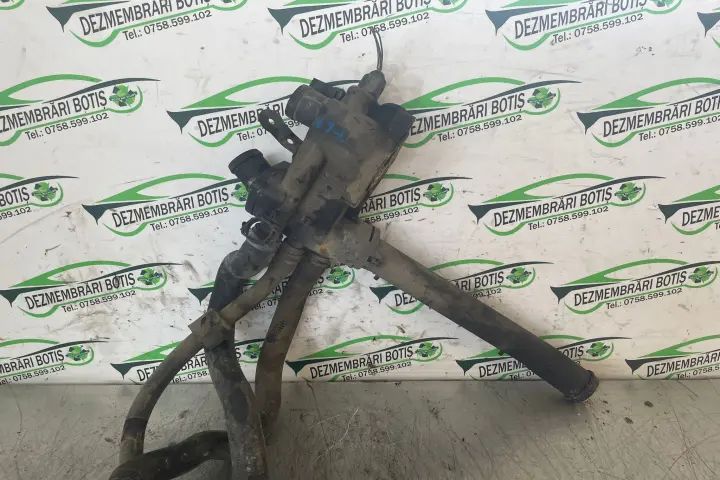 Carcasa termostat 032 121 111 Volkswagen VW Golf 2001 1.4 MT (75 hp)