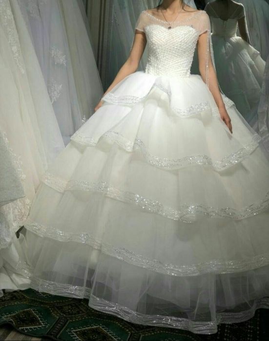 Oxirgi modadagi Madonna kelin ko'ylak fatasi bilan