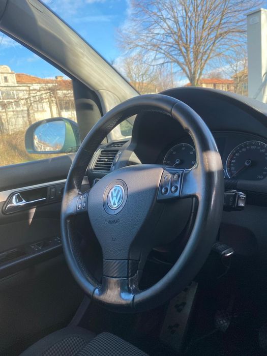 VW Touran на части