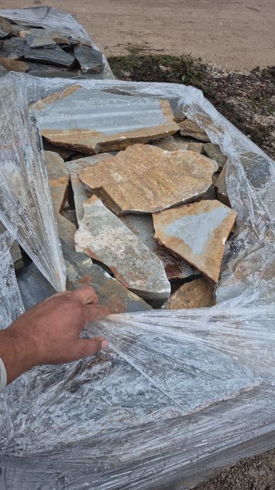 Piatra cubica la comanda