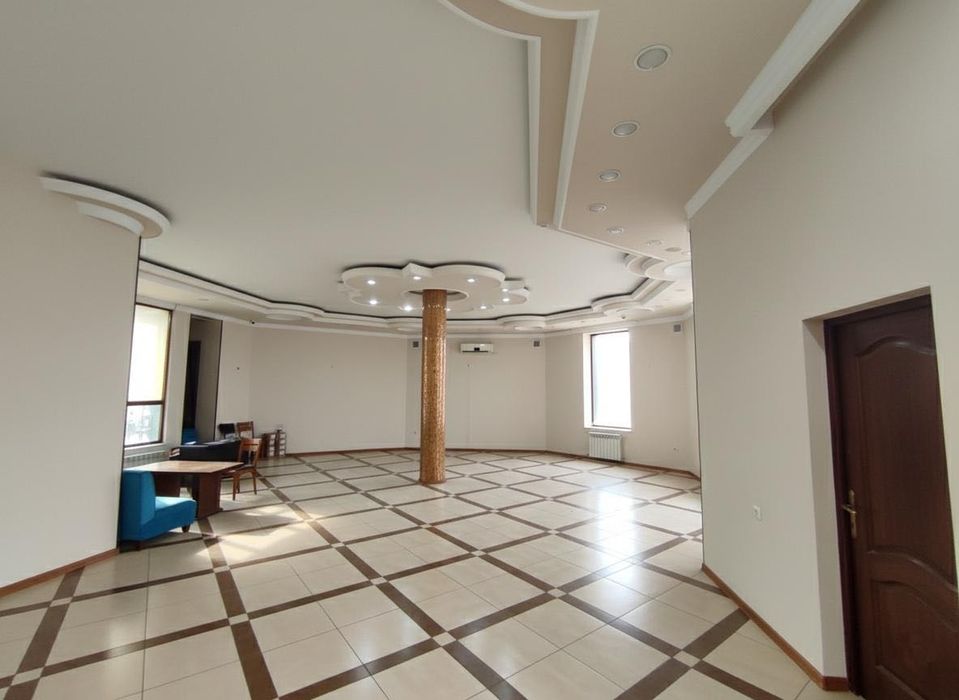 Aviasozlarda aloxida turgan binoda ofis ijaraga beriladi (AX)