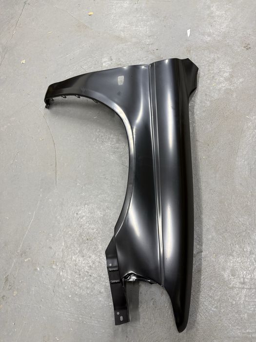 Крыло Монтеро Спорт