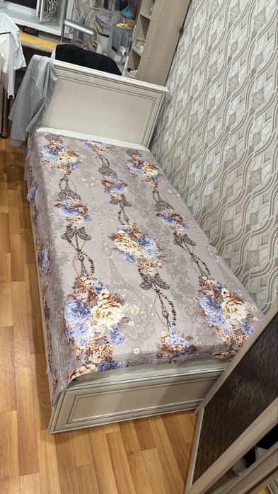 Продам кровать  с матрасом