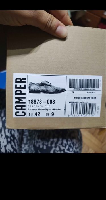 Camper Slippers с червена подметка