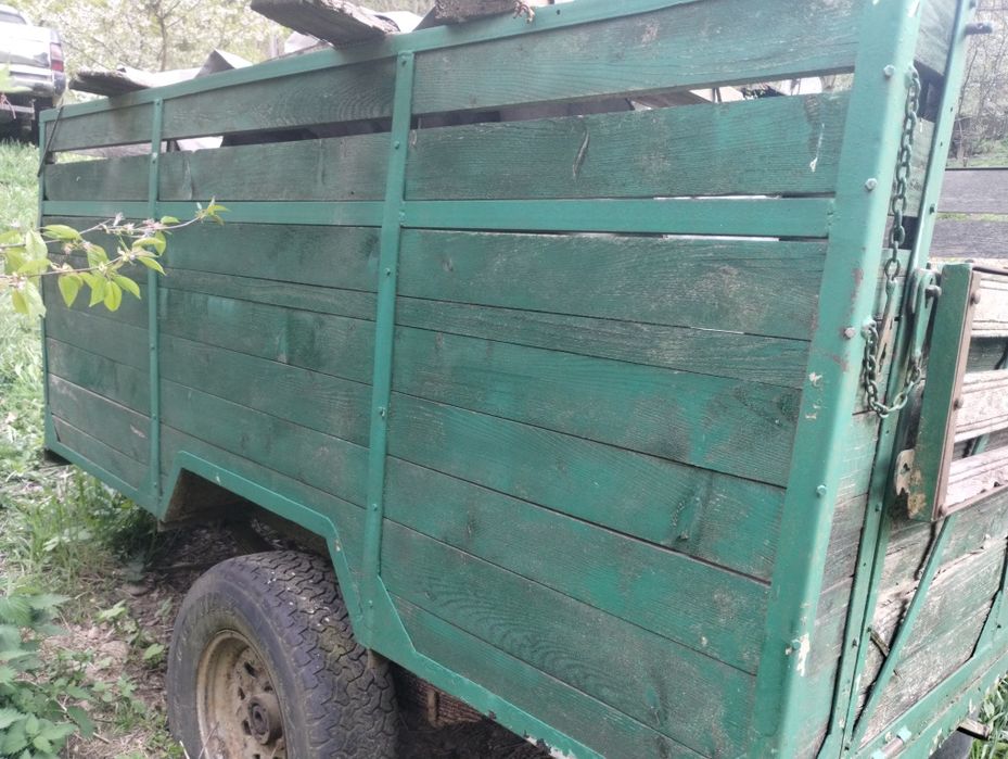 Vând remorca tractor