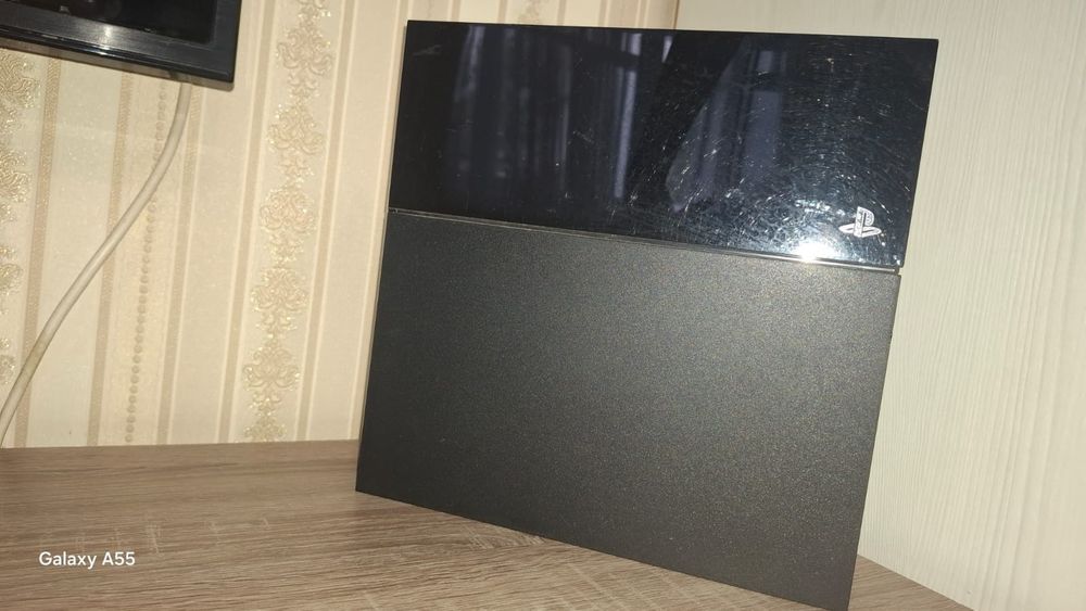 Продам Playstation 4