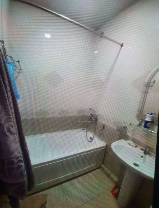 Чиланзар 19 1 комнатная переделанная 2 комнатную 1.5/6 балкон 40 квадр