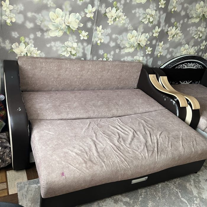 Продам 2 дивана с подушками