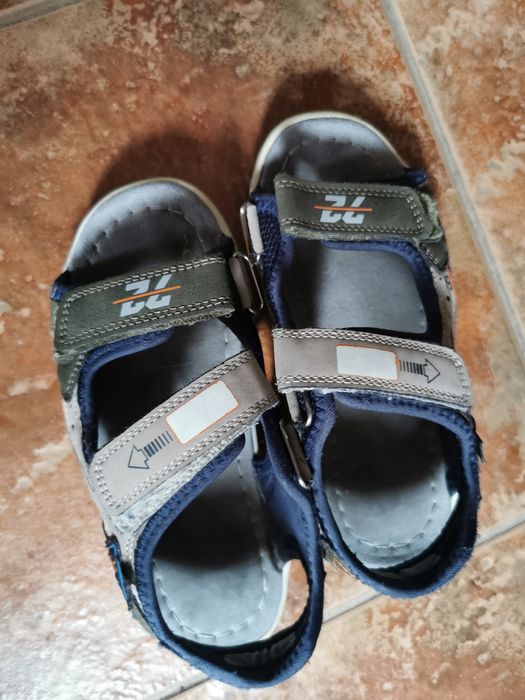 Sandale copii, comode, cu arici – stare bună