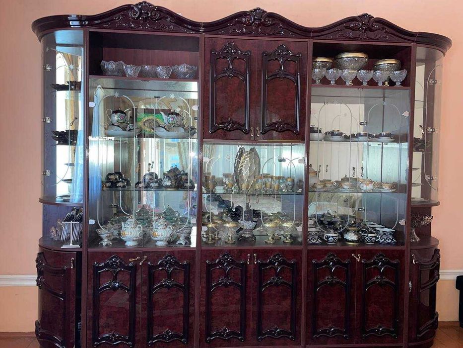 Мебель стенка сотилади. Ҳолати зўр!