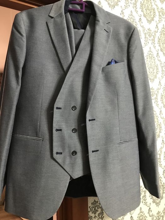 Костюм тройка