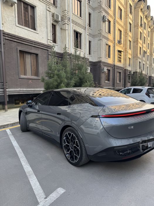 Автомобиль ZEEKR 007