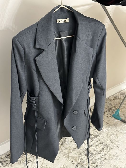 Продам пиджак приталенный