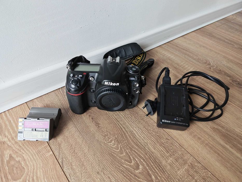 DSLR Nikon D300S body