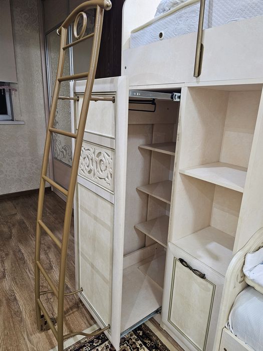 Двухъярусная кровать сатылады.