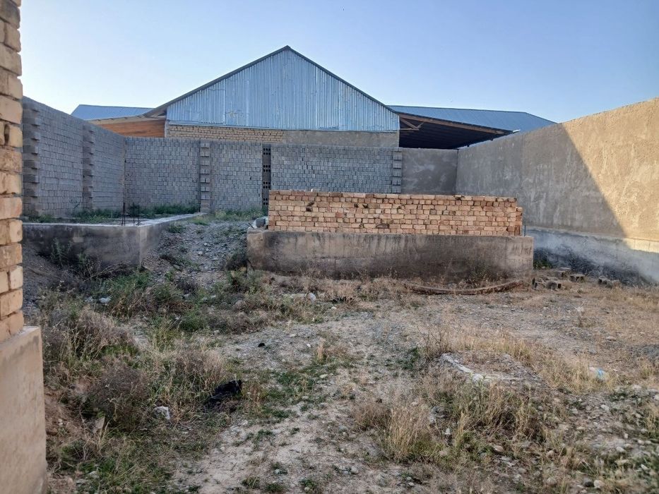 Uchastka sotiladi