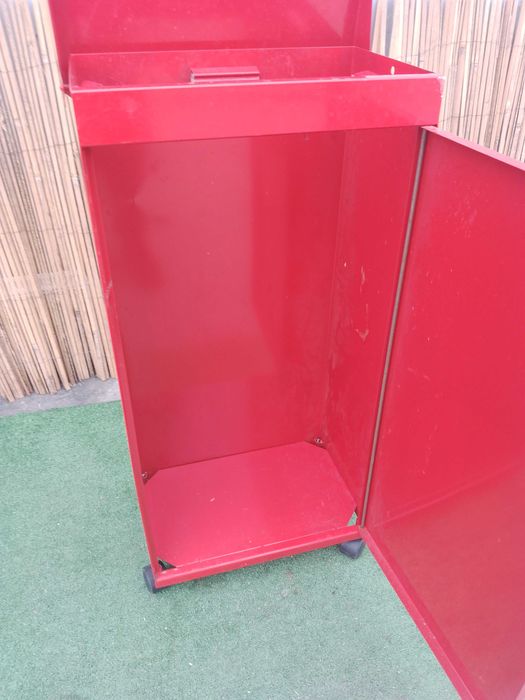 Метален кошче за отпадъци