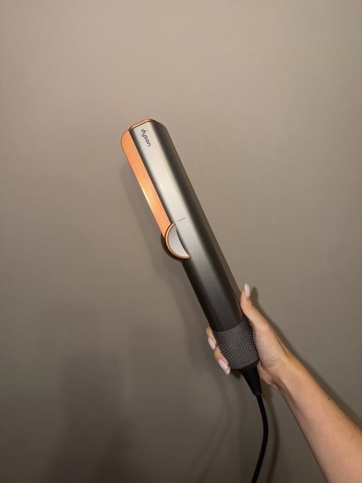 Dyson  Airstrait
