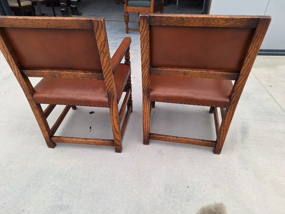 2 стола от масив със кожена дамаска