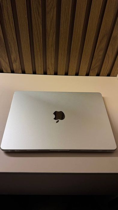 Makbook air m2  .