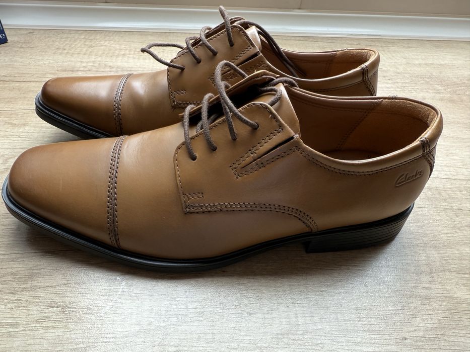 Чисто ново обувки Clarks