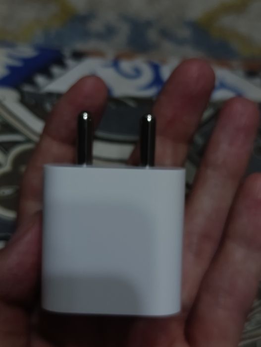 Оригинальный адаптер от apple