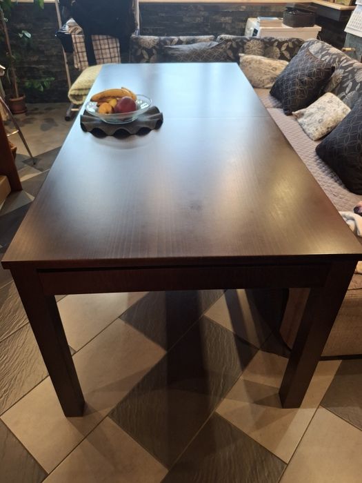 Продавам дървена маса