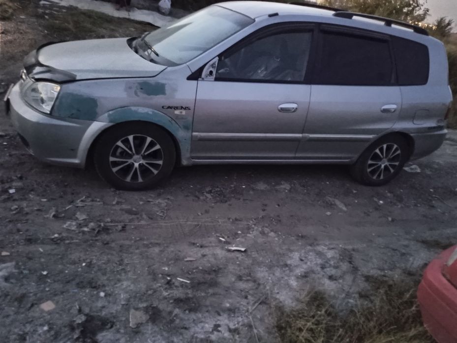 Автомобиль Kia Carens