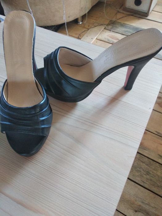 Продам зимние ботинки