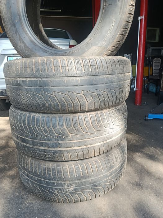 Продам комплект зимних шин R17