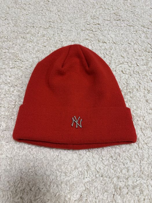 Зимна шапка NEW ERA червена