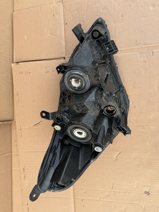 Фар Toyota Verso 2009/2013