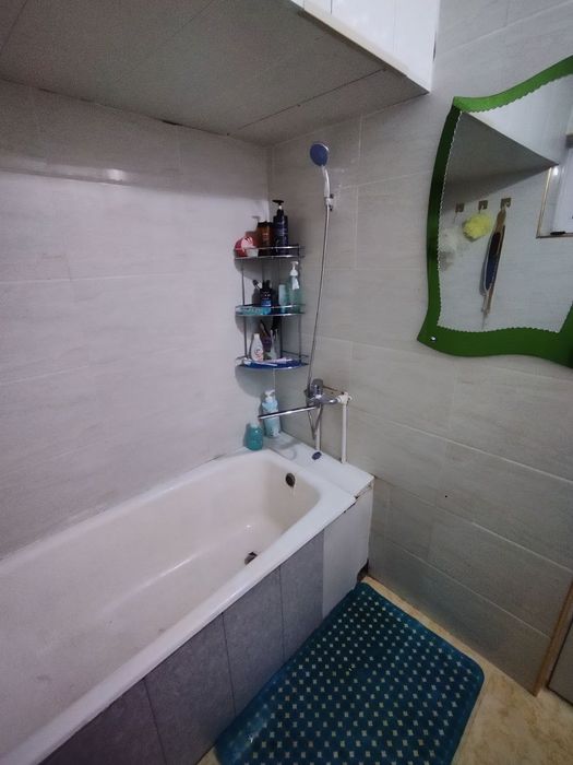 Uy sotiladi 4 xonali,Qarshi centerda joylashgan