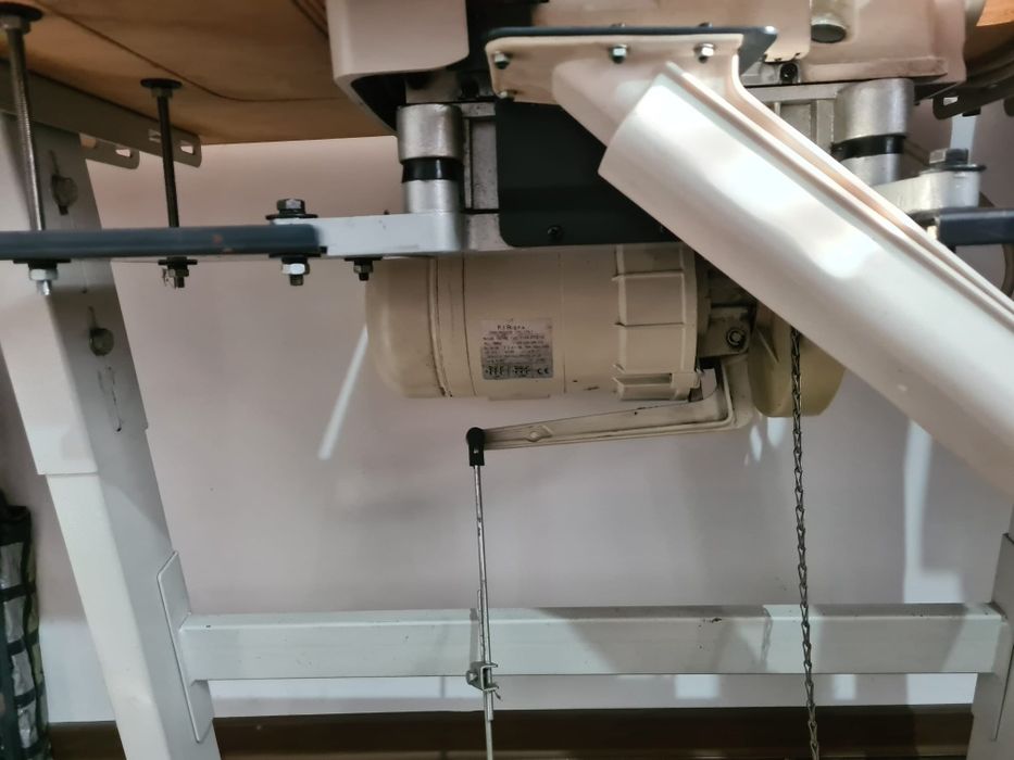 Vând mașină de surfilat (triplok) JUKI  MO-3316E