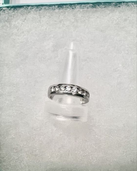 De vanzare inel aur cu 8 diamante