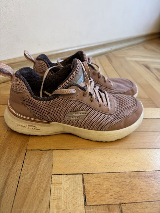 Adidasi Skechers dama marimea 36