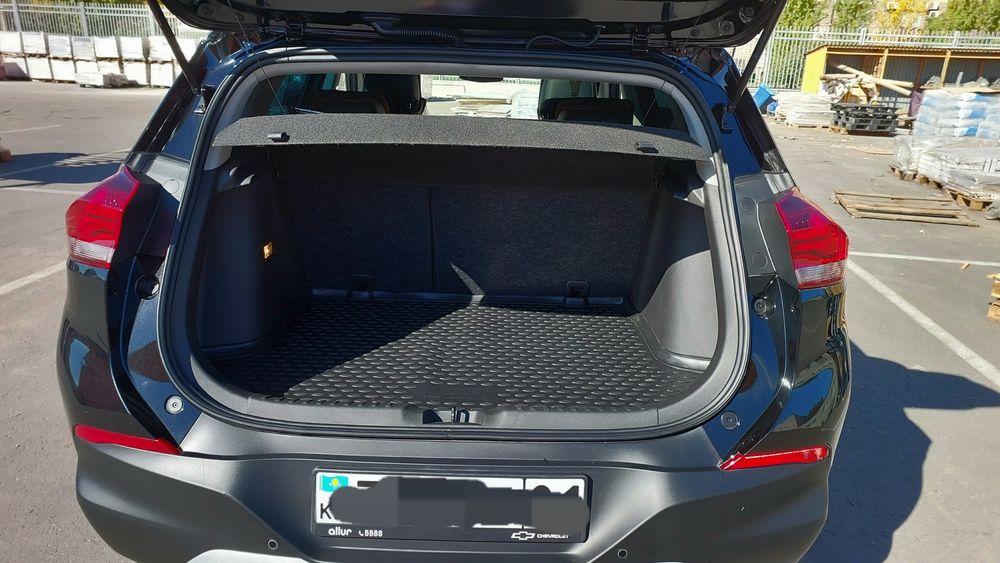 Chevrolet Tracker 2 Premier машина