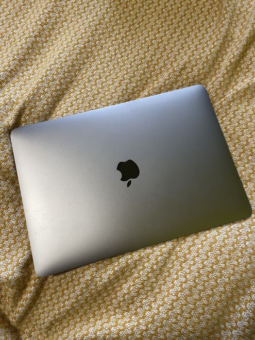 MacBook Air M1 (2020) – 8GB RAM / 256GB SSD