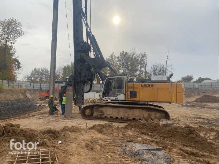 Услуга буровой машины. Бурение свай для различных