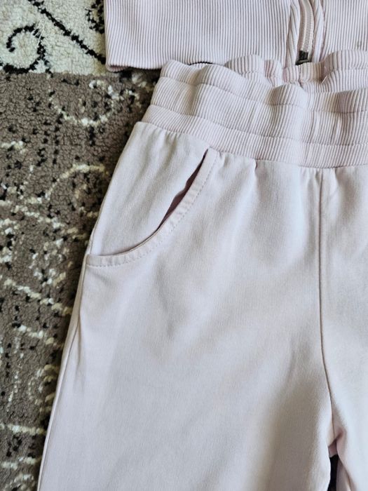 Продам костюмчик-двойку для девочек