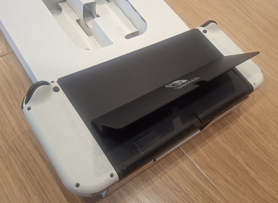 Nintendo Switch OLED white