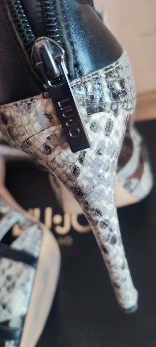 Оригинални сандали Liu Jo Змийски принт