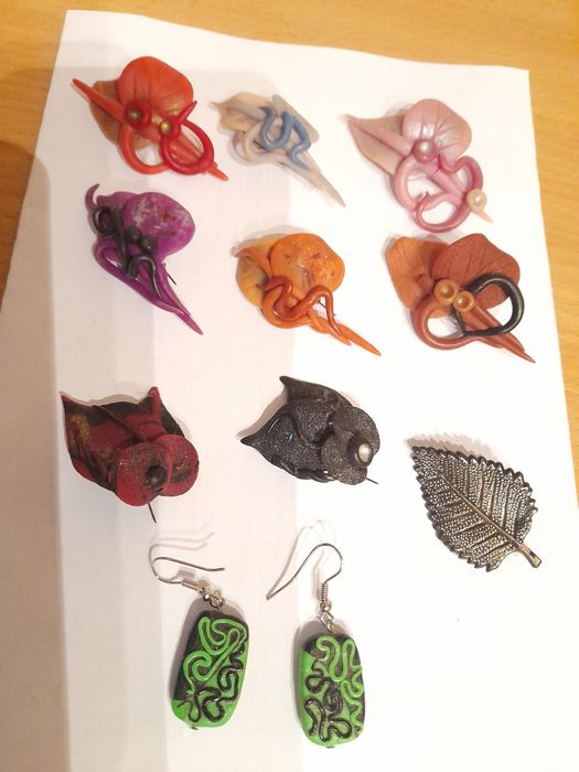 Обици,брошки.плакат на Азиз