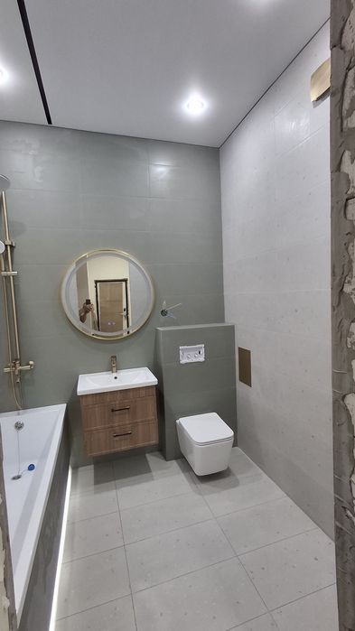 Поклейка обоев и молдинг