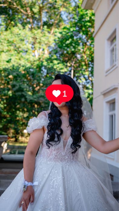 Булченска рокля носена само 4 часа от със връски