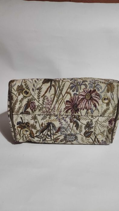 Дамска чанта с флорален дизайн