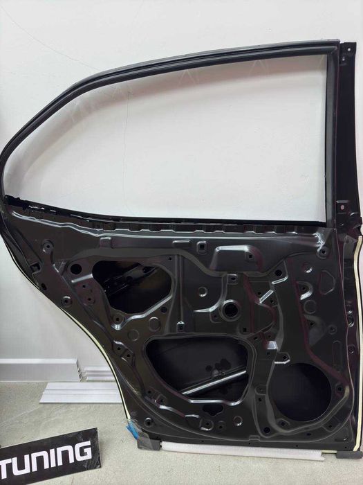 Задняя левая дверь камри 70