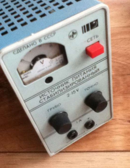 Продам блок питания (регулируемый)(2-15 v).